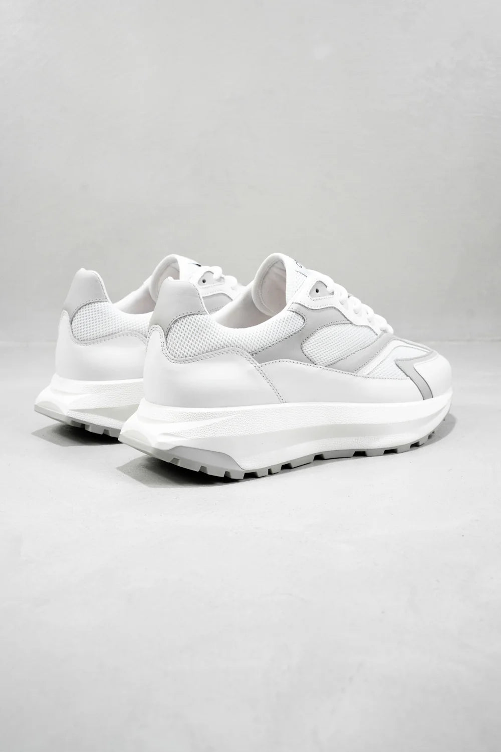 Capo Omni Trainer - White/Light Grey