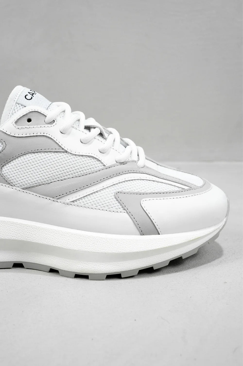 Capo Omni Trainer - White/Light Grey